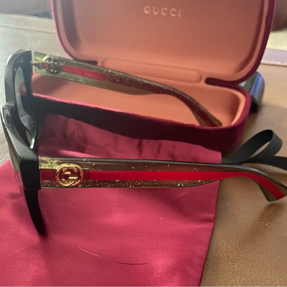 Gucci authentic Black Women's Sunglasses with Gold interlocking G accents. - Picture 8 of 12